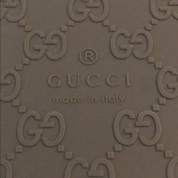 - Authentic Gucci ipad2 Silicone GG cover - Picture 4 of 6